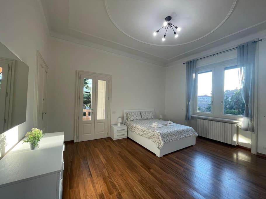 Bg Central President Suite Con Parcheggio - Vista Citta Alta بيرغامو المظهر الخارجي الصورة