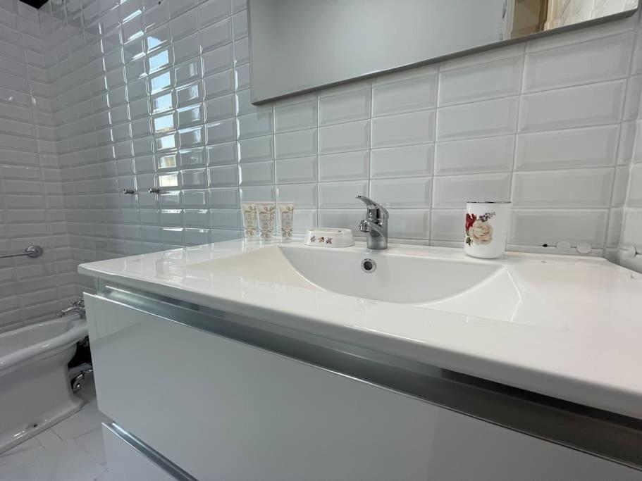 Bg Central President Suite Con Parcheggio - Vista Citta Alta بيرغامو المظهر الخارجي الصورة