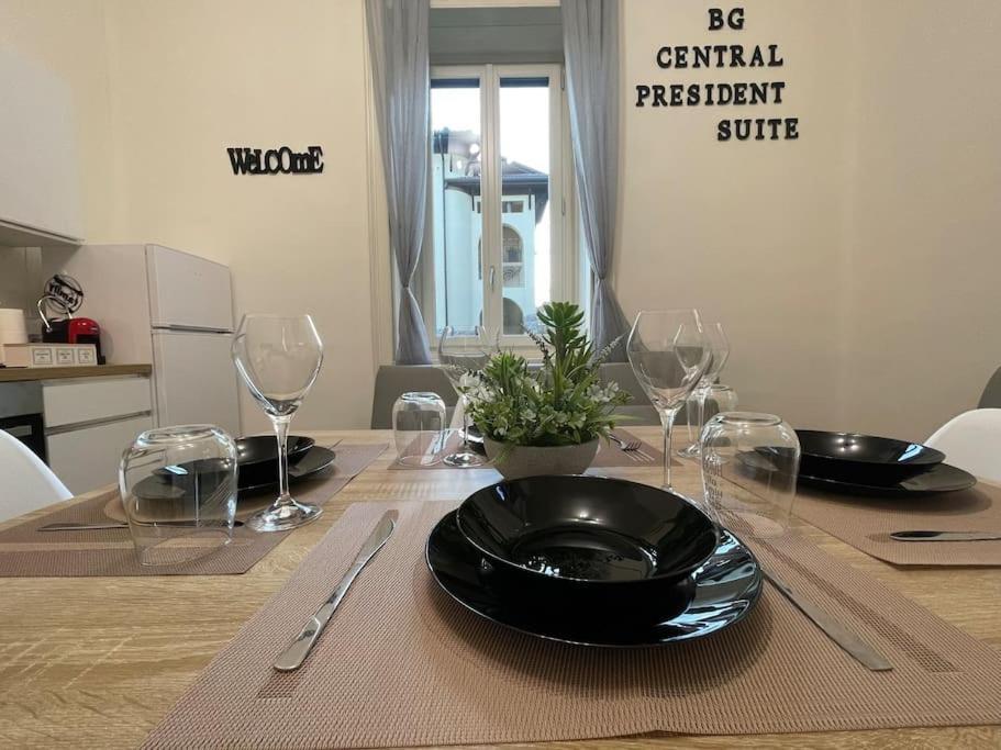 Bg Central President Suite Con Parcheggio - Vista Citta Alta بيرغامو المظهر الخارجي الصورة