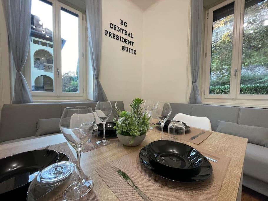 Bg Central President Suite Con Parcheggio - Vista Citta Alta بيرغامو المظهر الخارجي الصورة