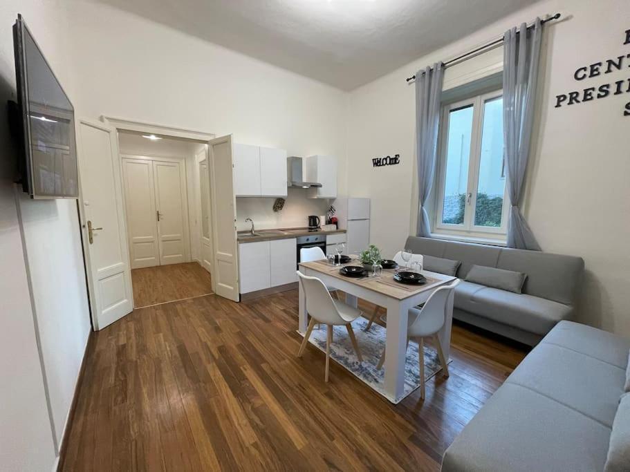 Bg Central President Suite Con Parcheggio - Vista Citta Alta بيرغامو المظهر الخارجي الصورة