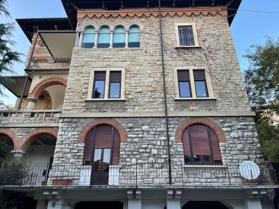 Bg Central President Suite Con Parcheggio - Vista Citta Alta بيرغامو المظهر الخارجي الصورة