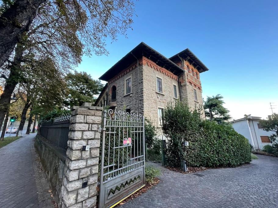Bg Central President Suite Con Parcheggio - Vista Citta Alta بيرغامو المظهر الخارجي الصورة